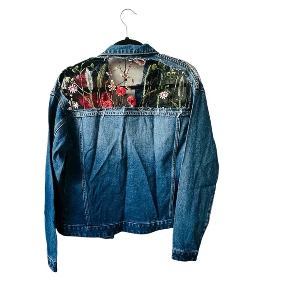 NWT Tesoro Moda Denim Jacket with Floral Lace Accents Blue Women’s Size Small - Picture 2 of 5